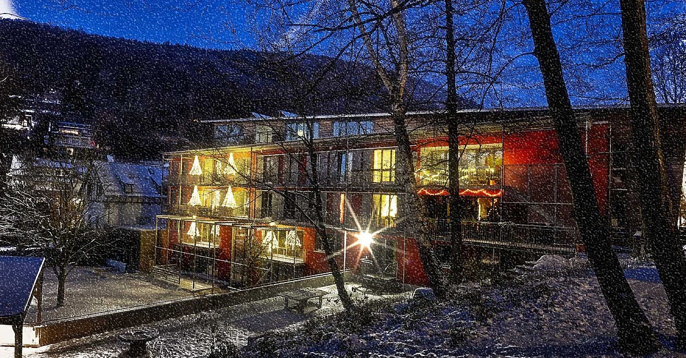 Blick auf das Luise-Scheppler-Heim am Abend