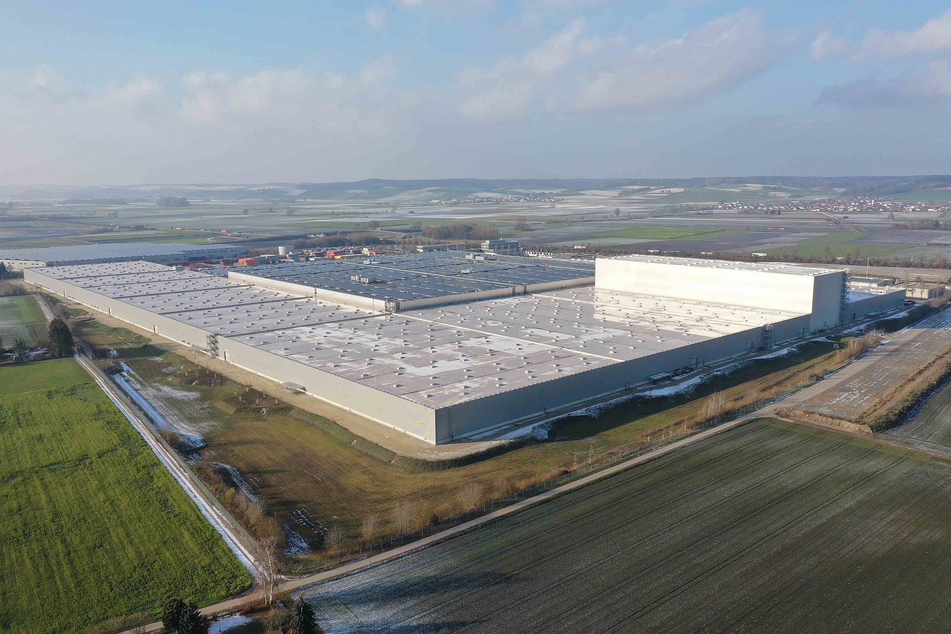 Vogelperspektive auf das BMW-Logistikzentrum in Dingolfing