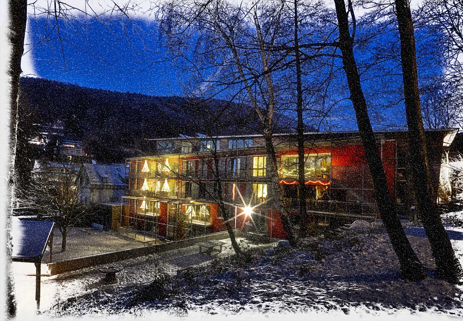 Blick auf das Luise-Scheppler-Heim am Abend