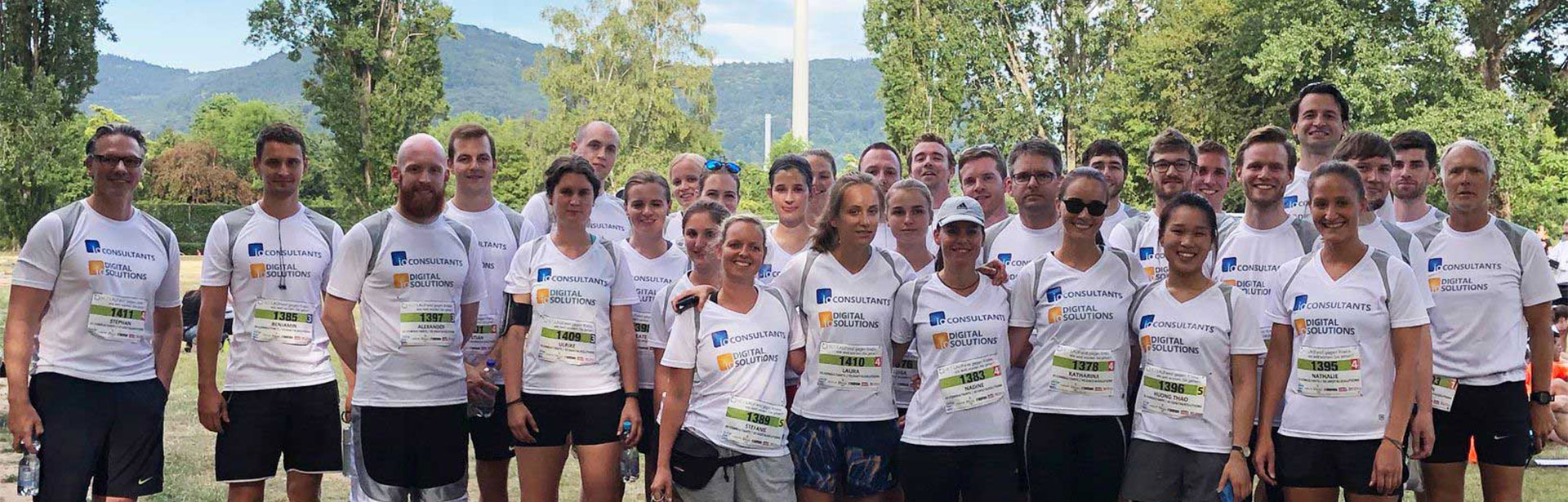Teamfoto der Teilnehmer des NCT-Laufes im Grünen
