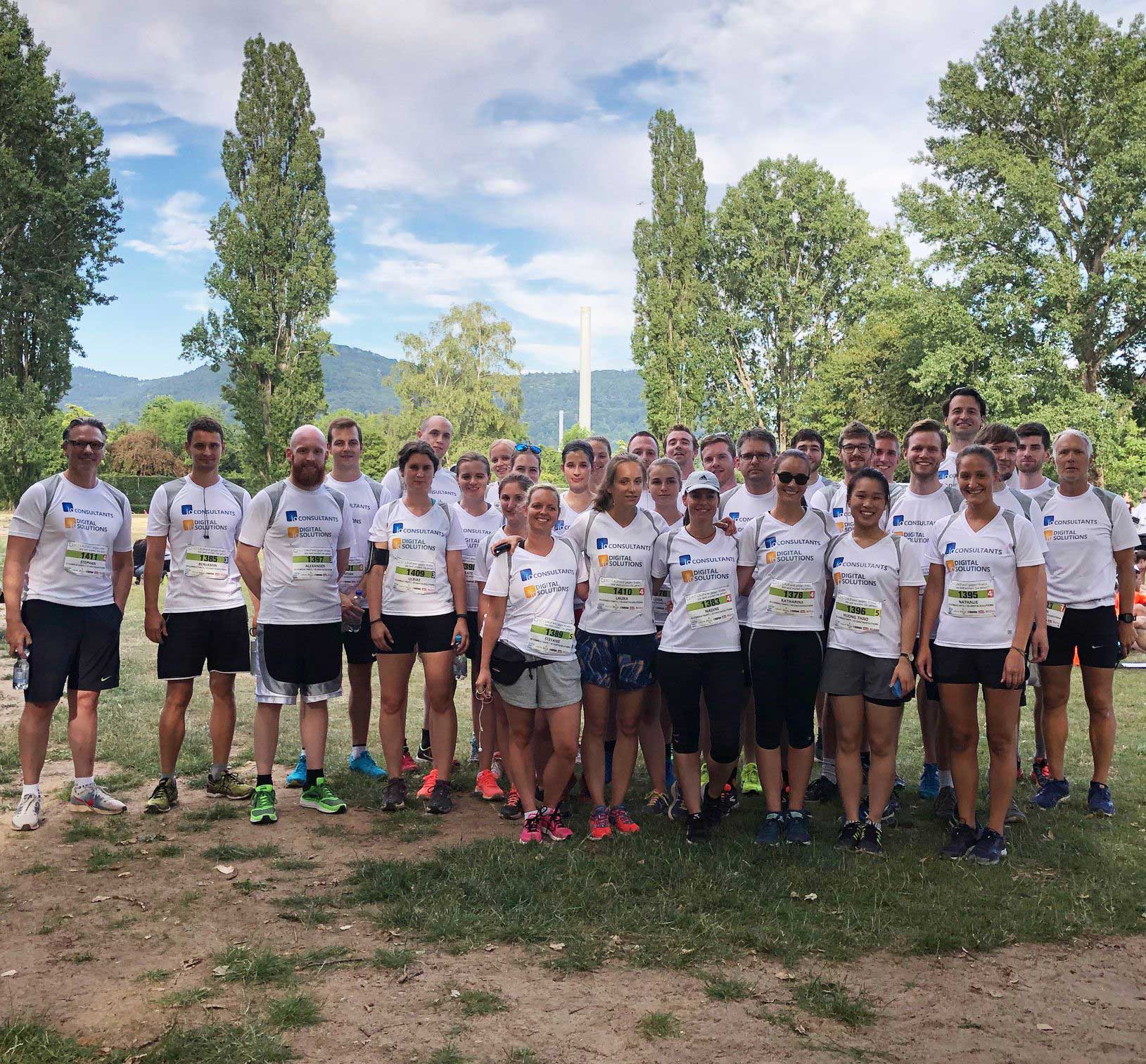Teamfoto der Teilnehmer des NCT-Laufes im Grünen